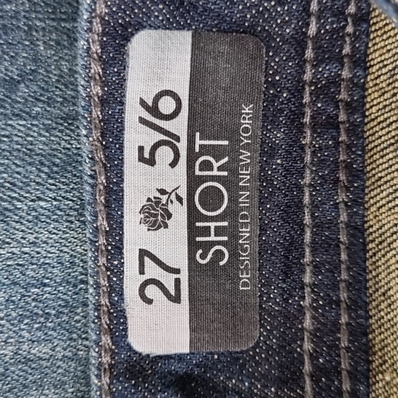 Rose Royce, dark blue denim shorts, rose button and stud details, size 27 5/6 - Picture 13 of 14